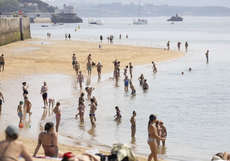Alerta roja este viernes en el litoral cántabro por temperaturas cercanas a los 40º